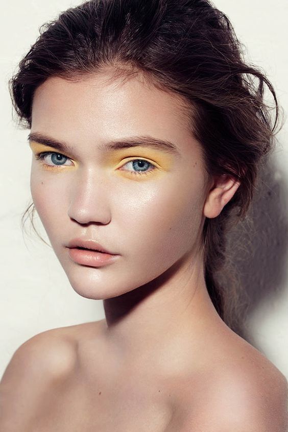 Желтый макияж