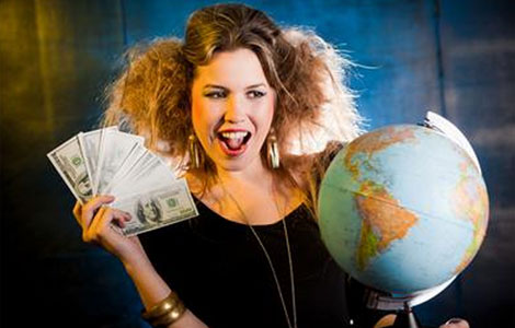 Девушка с деньгами и глобусом