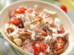 Рыбный салат с помидорами