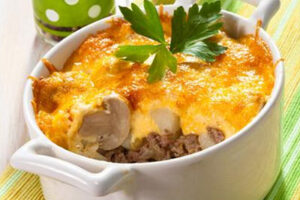 «Горшочки» с мясом, грибами и картофелем