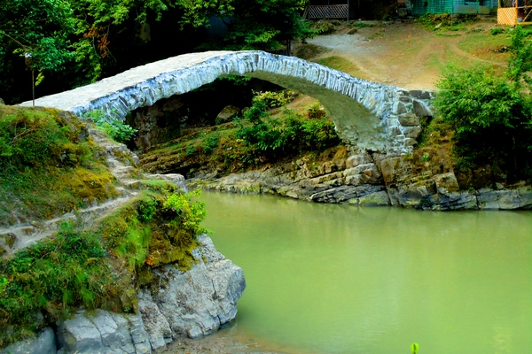 Древние арочные мосты стали символом Аджарии