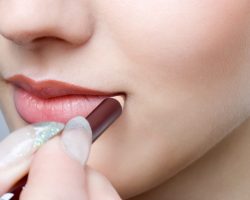 Водостойкий карандаш для губ: плюсы и минусы