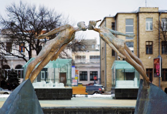 Памятник влюбленным в Харькове, фото
