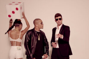 Кадр из клипа Blurred Lines - фото