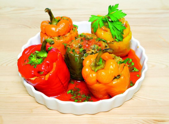 Перец, фаршированный овощами - фото