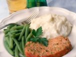 Мясной хлебец с фасолью и картофельным пюре - фото