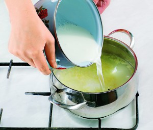 Суп из филе трески с молоком - фото