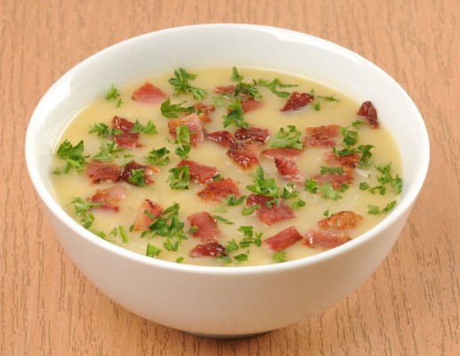 Картофельный суп с капустой и беконом - фото