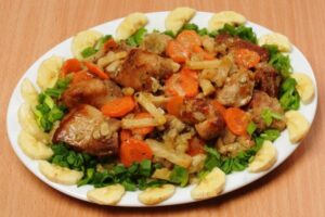 Свинина с бананами и овощами из мультиварки – рецепт и фото