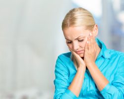 Весенняя простуда: как быстро справиться с болью в горле