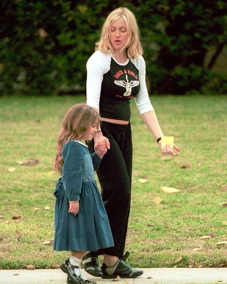 Дочь Мадонны в детстве - фото