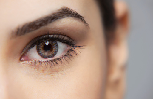 Close-up of a beautiful woman's eye - фото