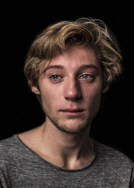 Фотопроект о том, как плачут мужчины