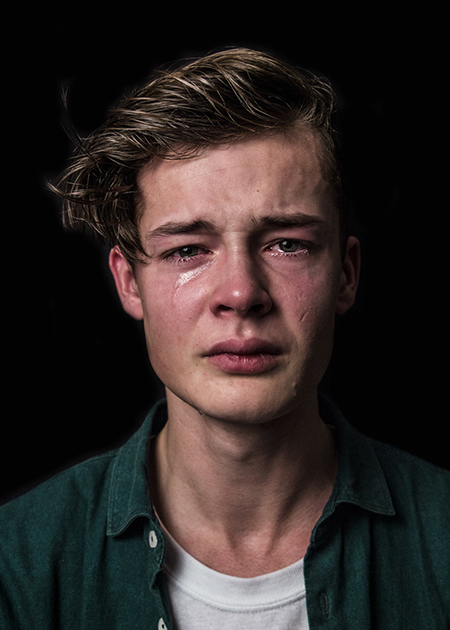 Фотопроект о том, как плачут мужчины: разрушаем стереотипы