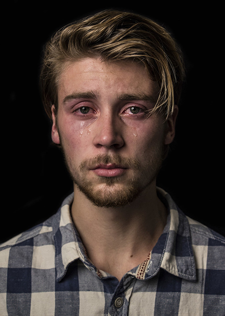 Фотопроект о том, как плачут мужчины