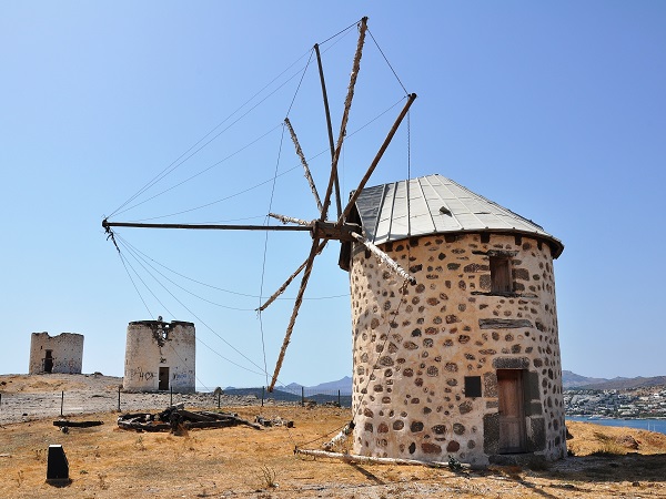 Старинные ветряные мельницы в Бодрум фото