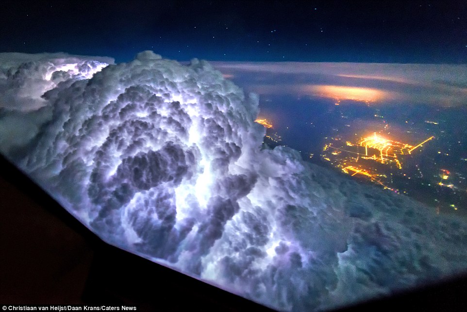 Пилот показал в фотопроекте, как выглядит мир из кабины самолета (10)