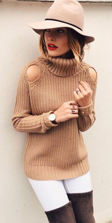 свитер с оголенными плечами