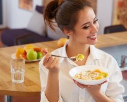 Ученые выяснили: правильный завтрак поможет похудеть