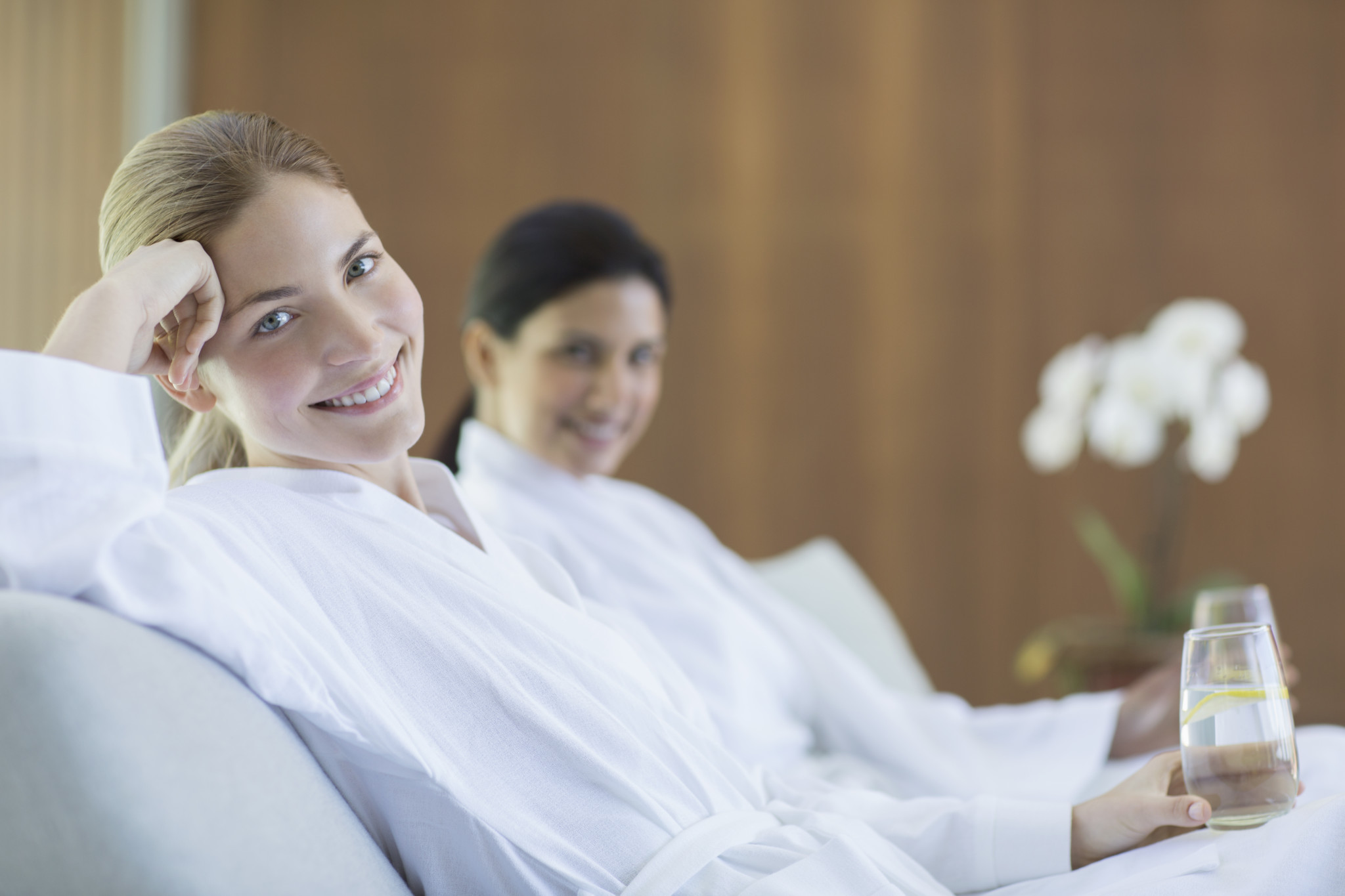 Women relaxing together in spa - фото