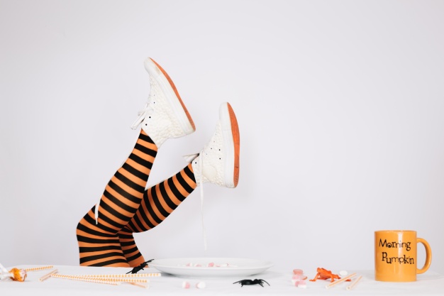 legs-striped-stockings-canvas-shoes_23-2147680121 Капроновые чулки