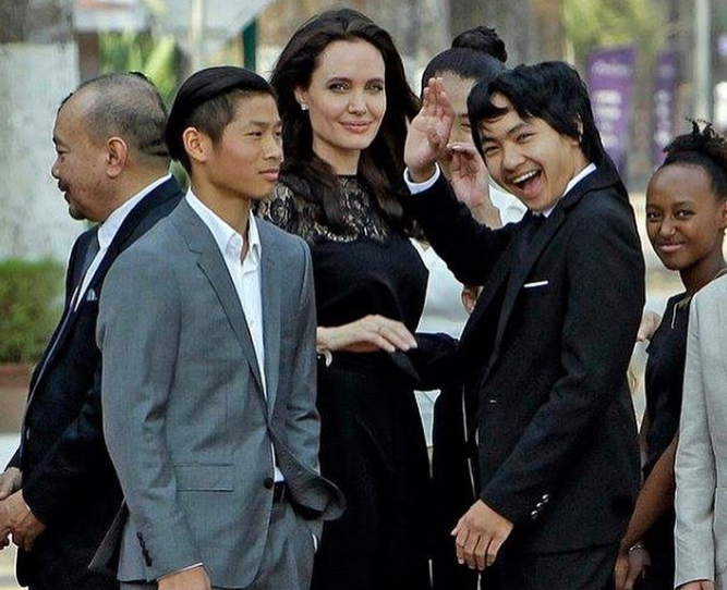 Анджелина Джоли - семья и дети