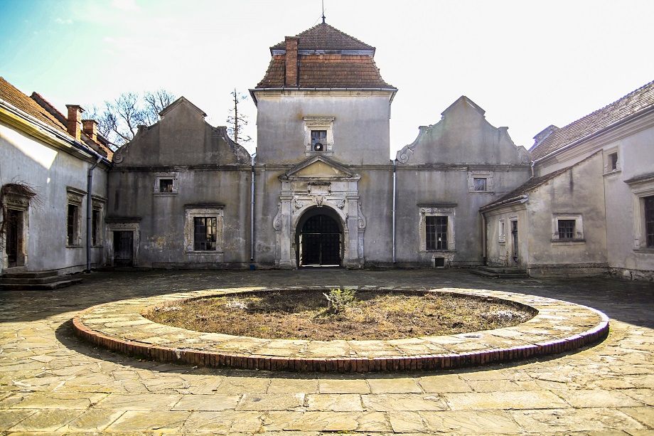 Замок в Свирже