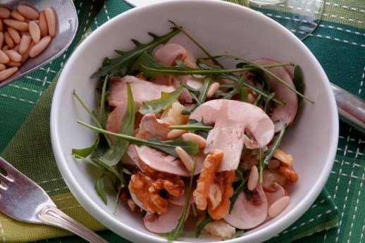 Салат с сырыми шампиньонами Салат с сырыми шампиньонами