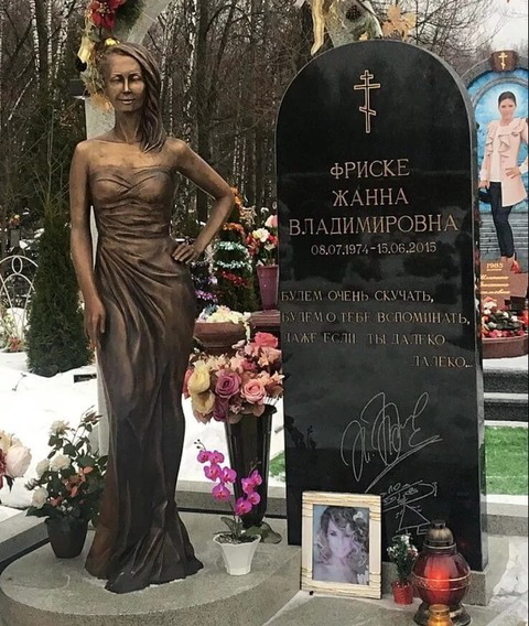 памятник на могиле Жанны Фриске