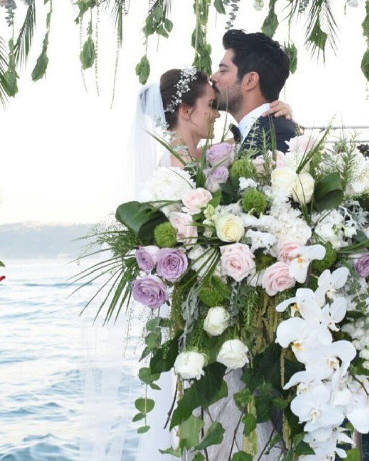 Бурак Озчивит и Фахрие Эвджен 2017 свадебные фото