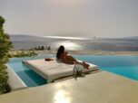 Николь Шерзингер поделилась праздничными фото в купальнике