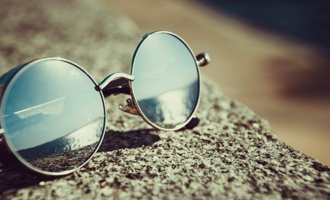 10 основних правил догляду за сонцезахисними окулярами