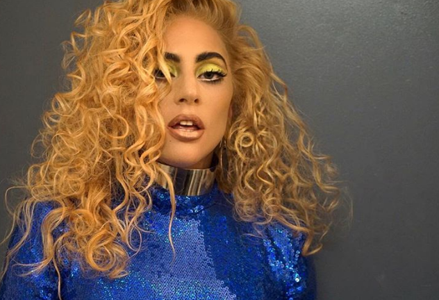 Леди Гага выложила фотосессию в бикини