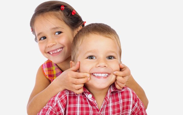 Веселый способ приучить ребенка правильно чистить зубы