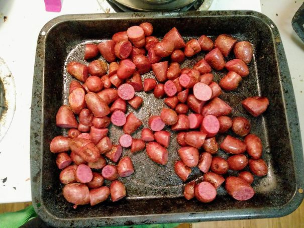 Фиолетовая картошка выглядит как поджаренные сосиски