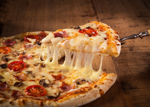 горячая пицца с сыром, фото