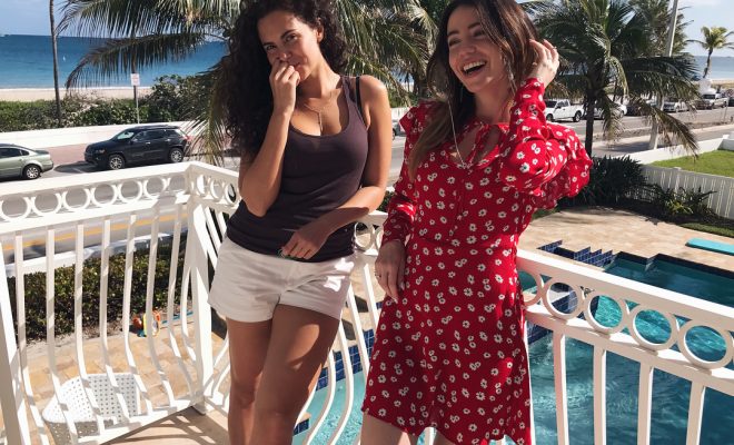 Настя Каменских и Надя Дорофеева поделились фото с отдыха в Маями