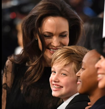анджеліна Джолі та її доньки фото