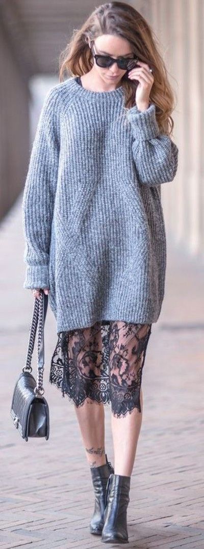Серый свитер с кружевной юбкой