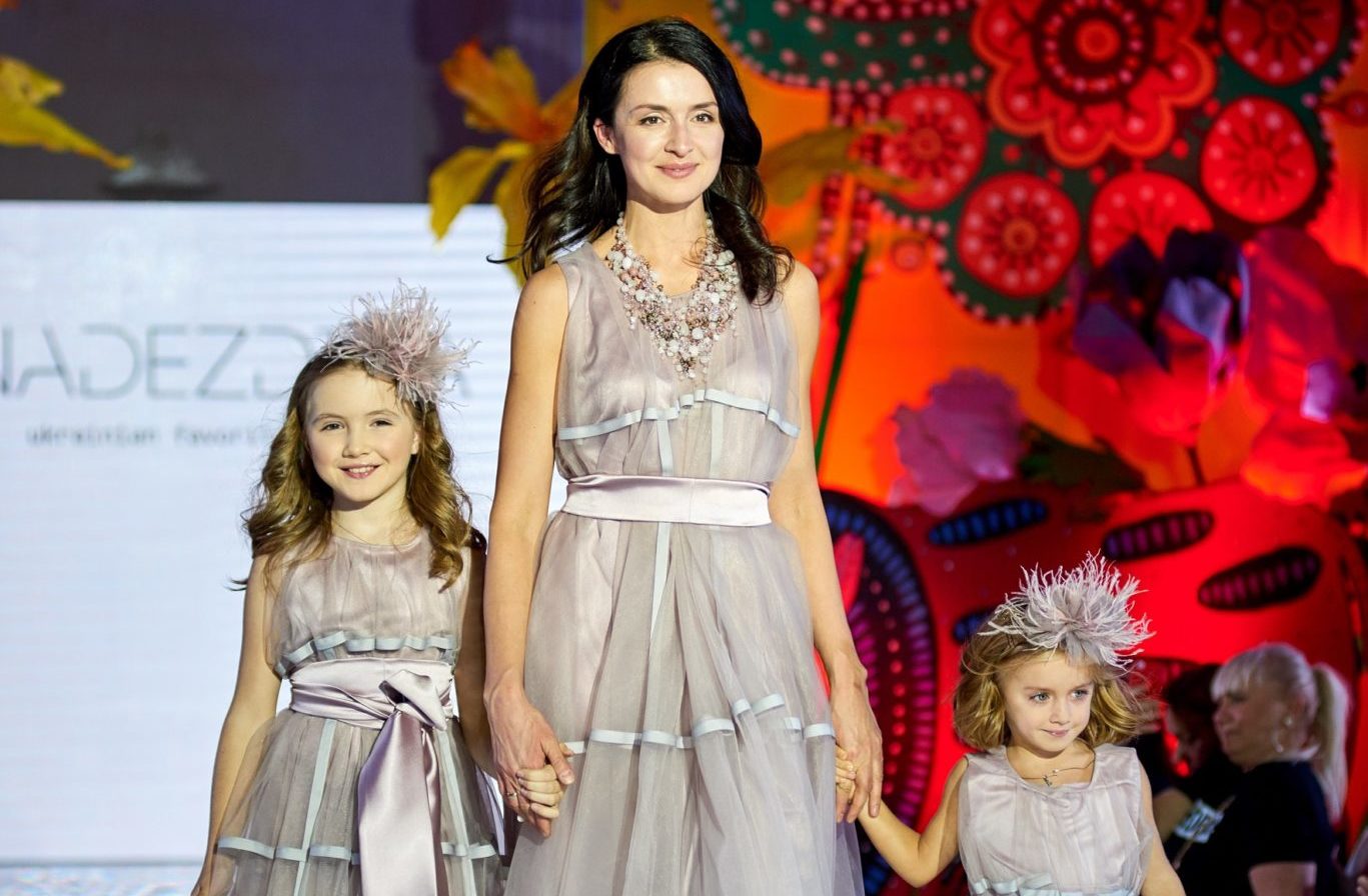 Валентина Хамайко с дочками покорили подиум