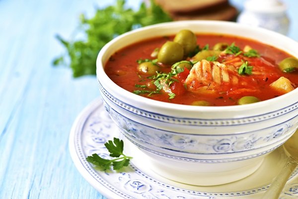 рыбный суп с томатами, фото