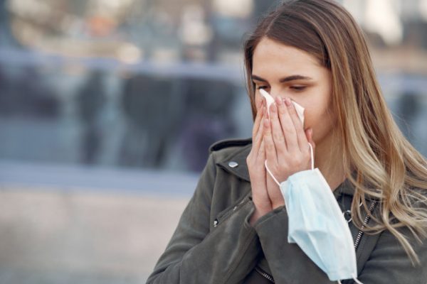 Как нельзя лечить насморк: 5 серьезных ошибок, приводящих к осложнениям