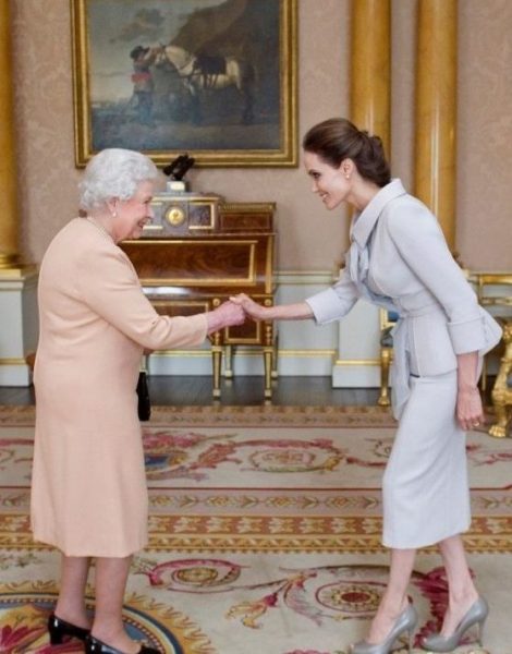 Анджелина Джоли и Елизавета II