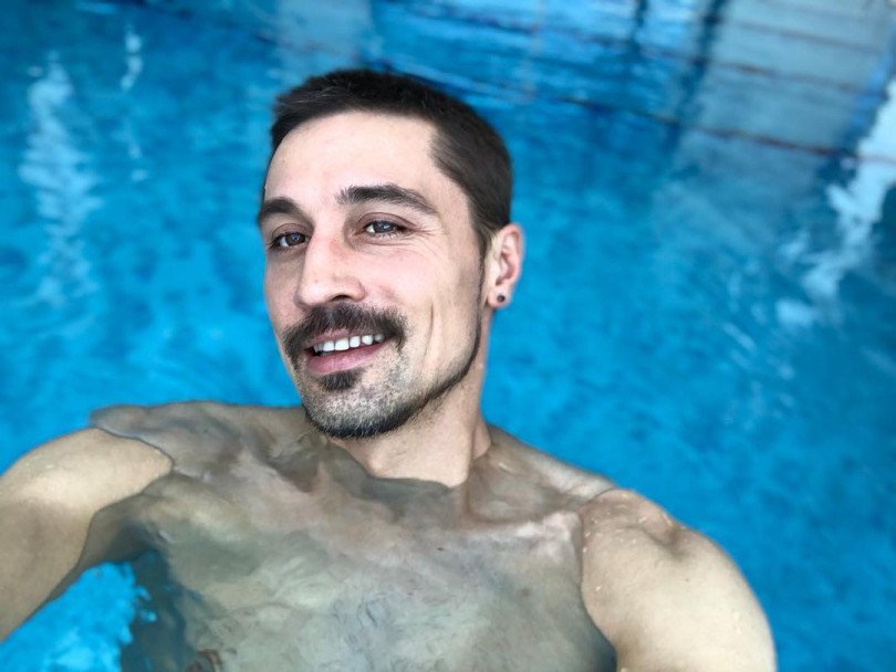 Дима Билан в бассейне 