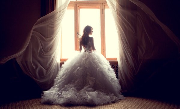 невеста у окна, фото