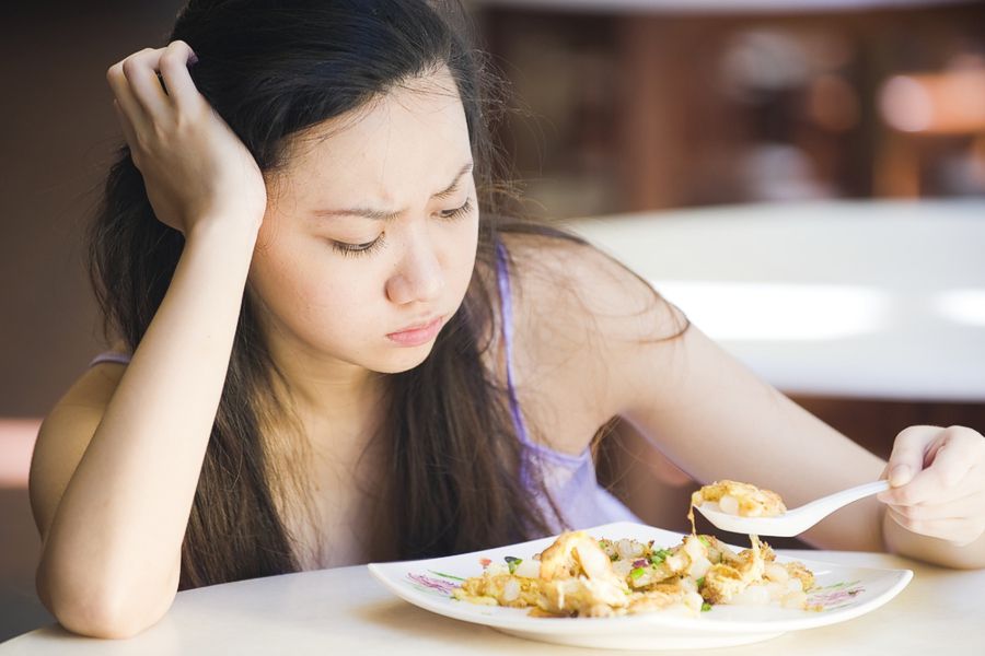 Пищевые расстройства у подростков - признаки, причины и лечение