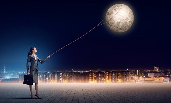 женщина и Луна, фото