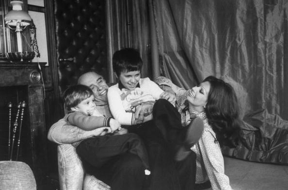 Софи Лорен с супругом и сыновьями (1976)