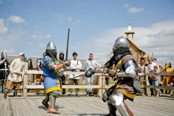 Під Києвом лицарі воюють за Кубок Європи з середньовічного бою