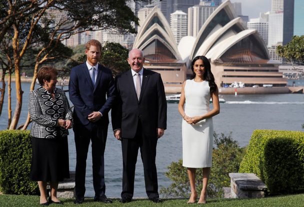 Принц Гарри и Меган Маркл прибыли в Австралию. Первые фото визита